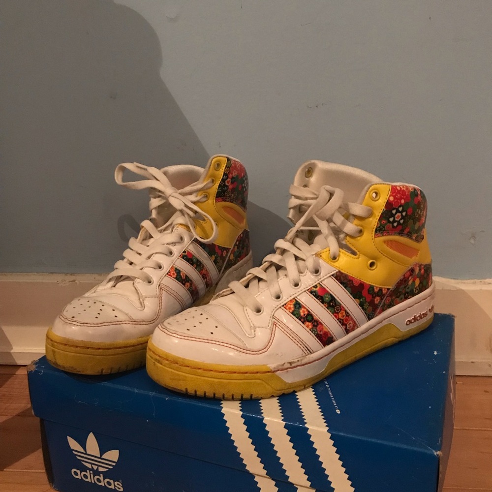 Adidas original high tops 💋